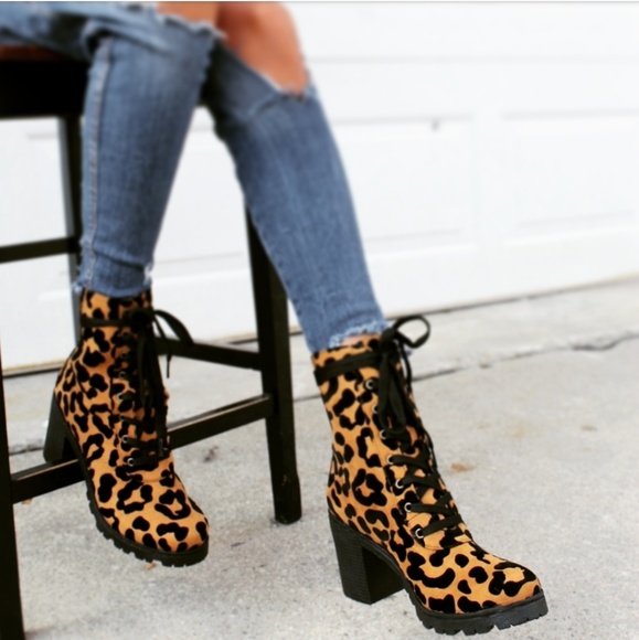 Shoes - 🚨END OF SUMMER SALE// Boots leopard lace up